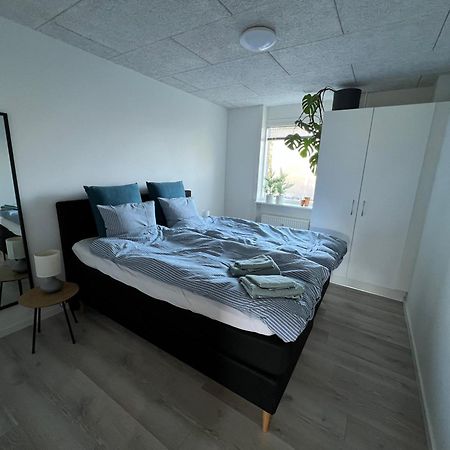 Nyrenoveret Lejlighed Med Balkon Og Parkering Esbjerg Bagian luar foto
