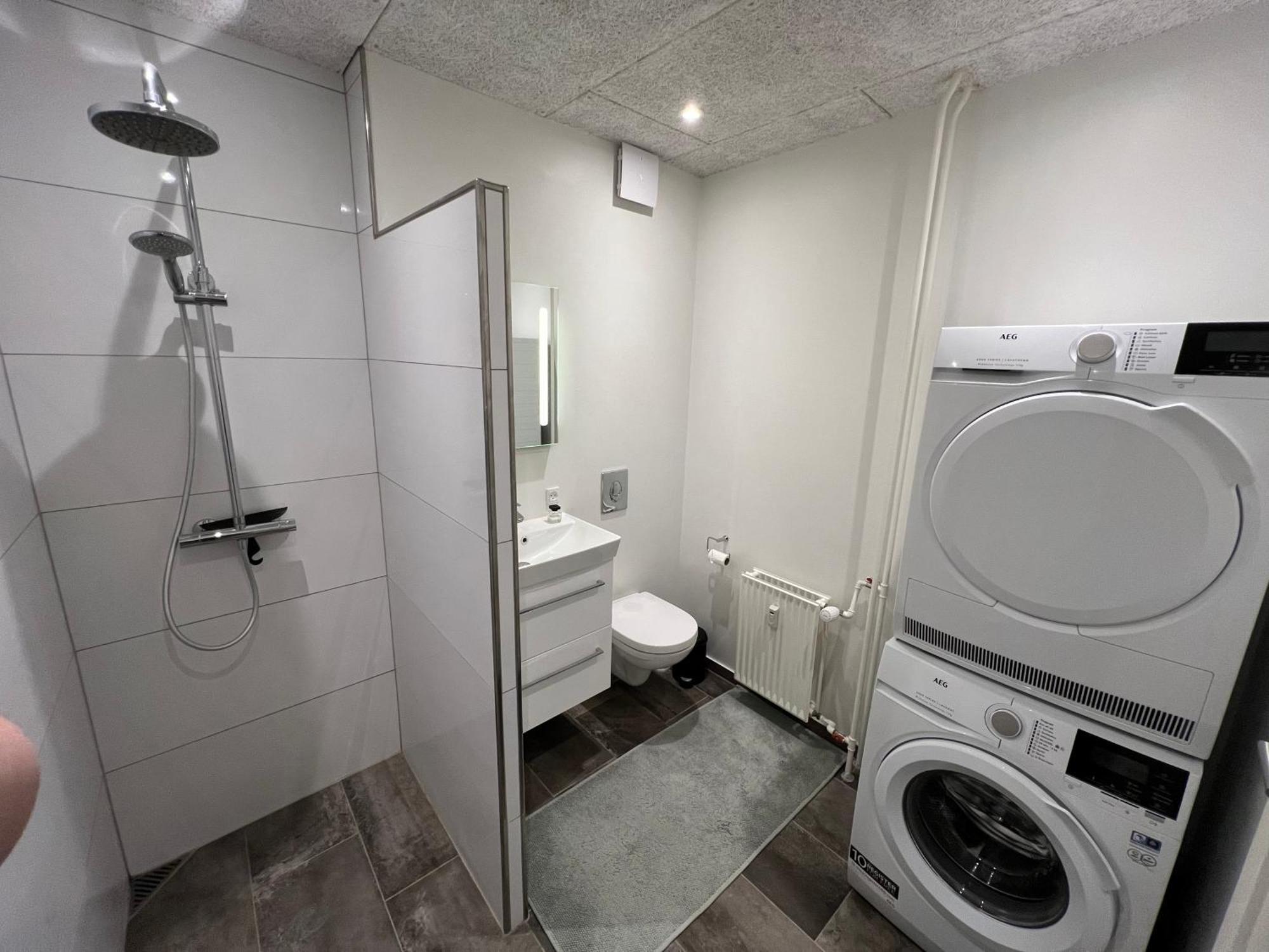 Nyrenoveret Lejlighed Med Balkon Og Parkering Esbjerg Bagian luar foto