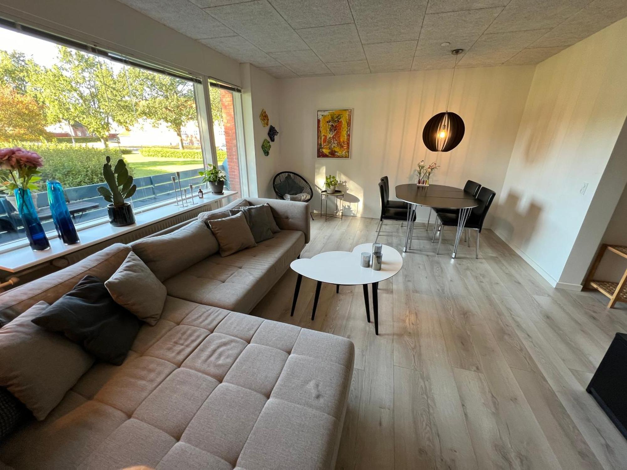 Nyrenoveret Lejlighed Med Balkon Og Parkering Esbjerg Bagian luar foto
